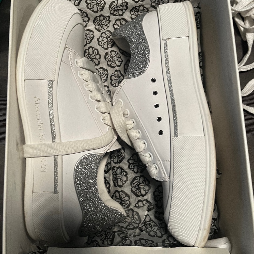 Alexander McQueen US11 italy/europe 44D White/Met